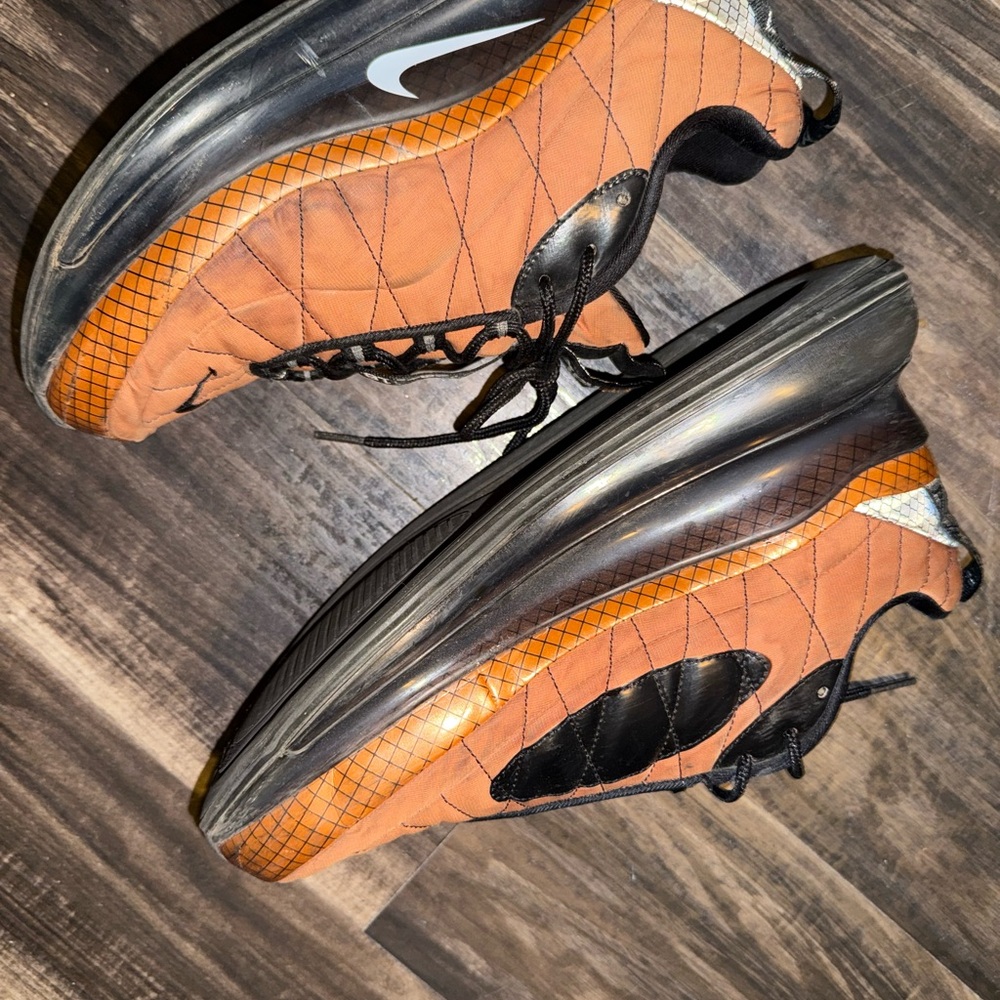 Nike Men's Orange and Black Athletic Shoes